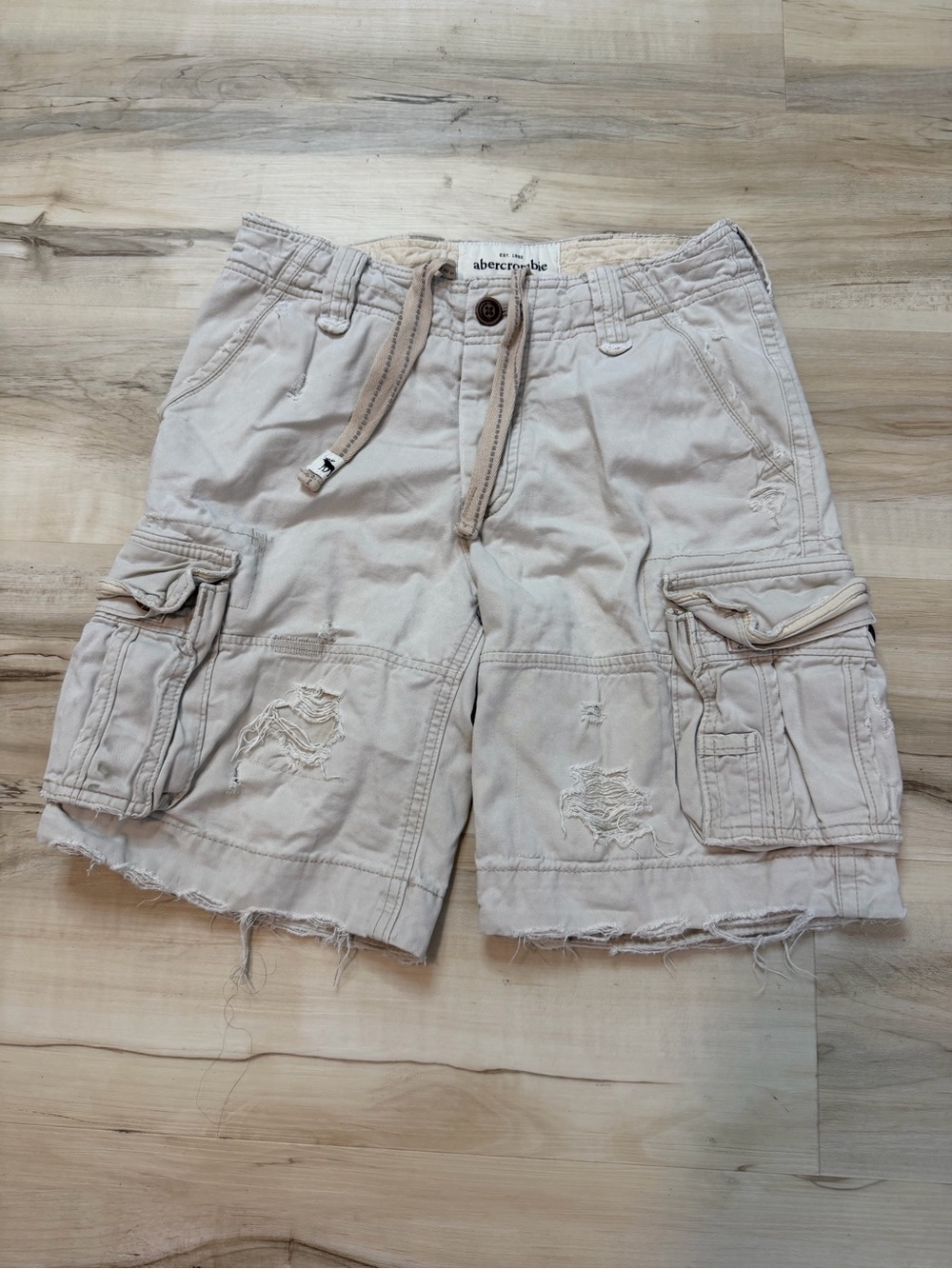 Abercrombie & Fitch Mens Distressed Cargo Shorts Beige Y2K W28 W30 Frayed Hem
